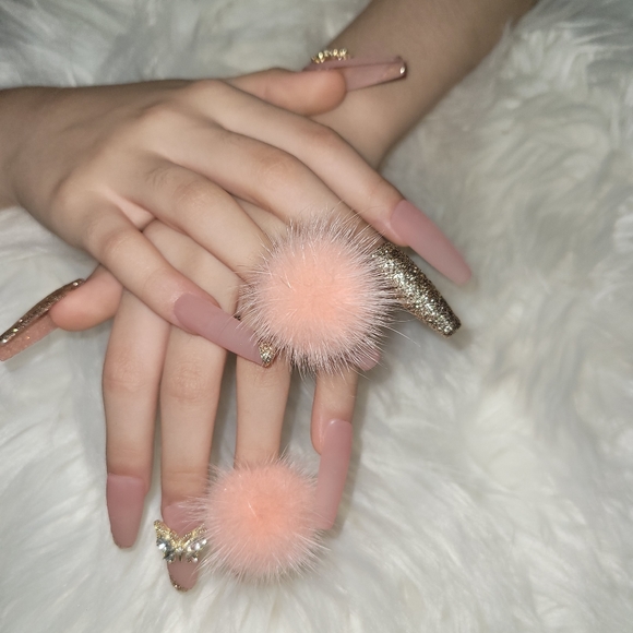 Press on nails - Picture 1 of 4